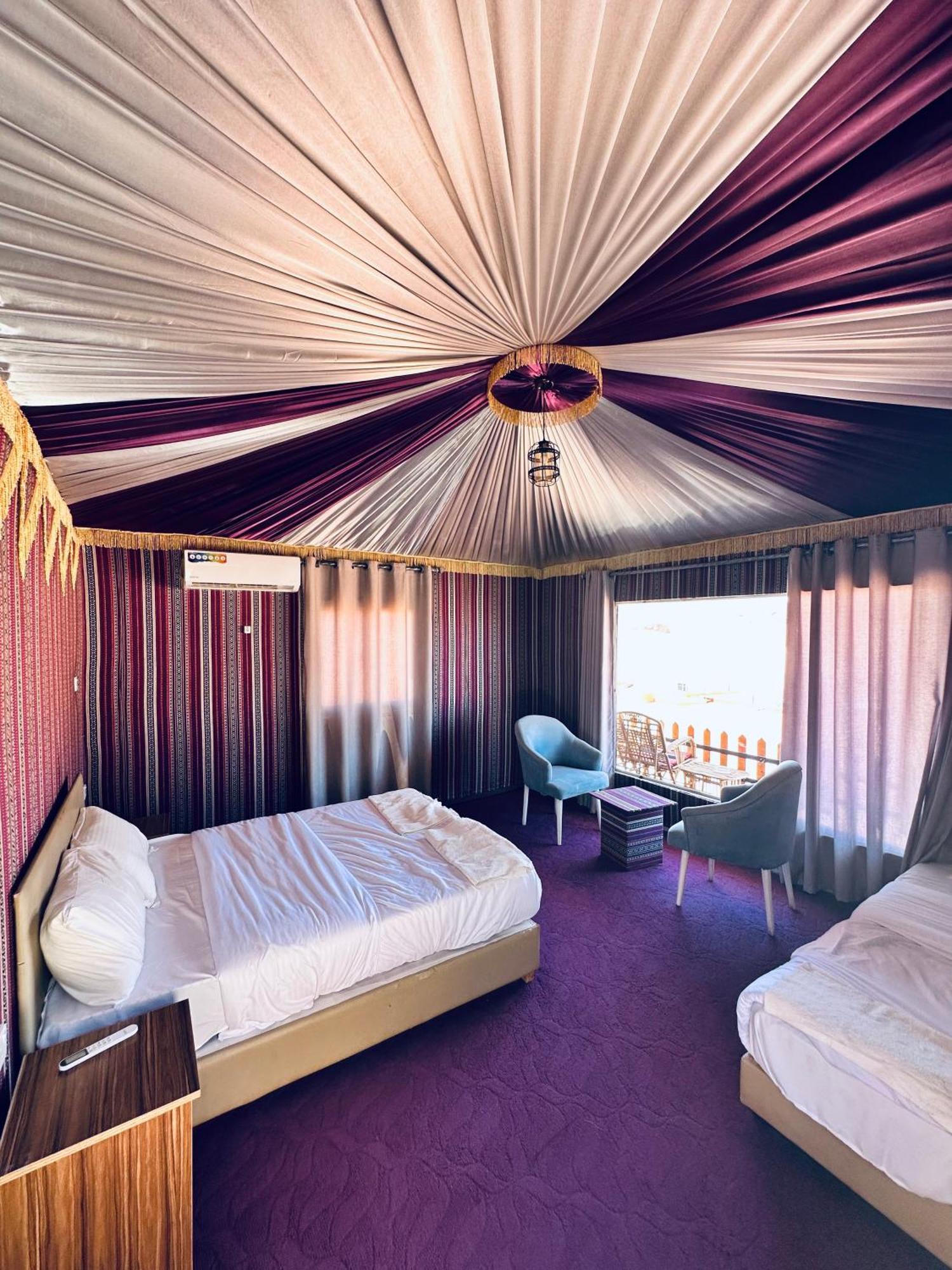 Holiday Inn Luxury Camp Wadi Rum Exteriör bild